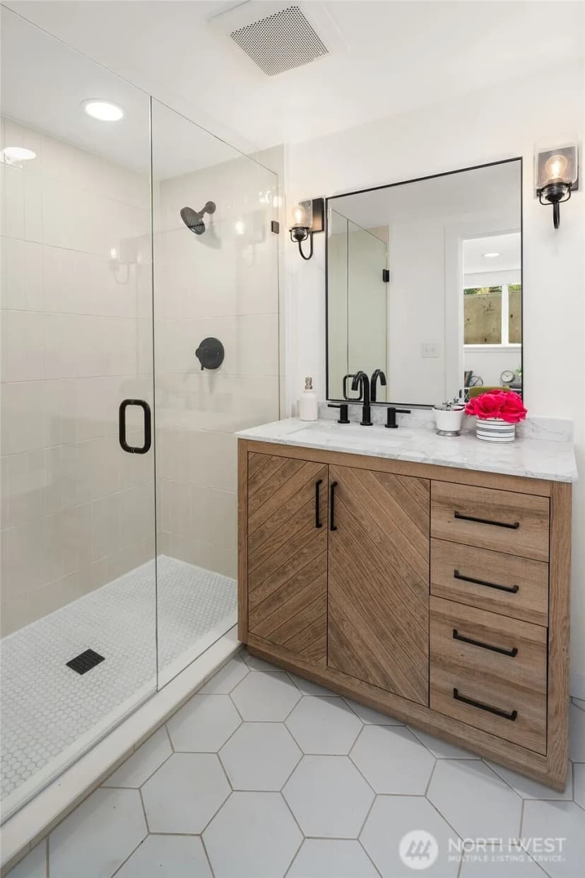 Property photo for 1704 Ne 68th Street, Seattle photo 22