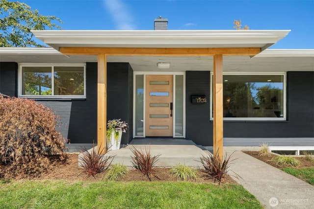 Property photo for 1704 Ne 68th Street, Seattle photo 2