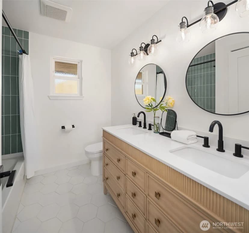 Property photo for 1704 Ne 68th Street, Seattle photo 18