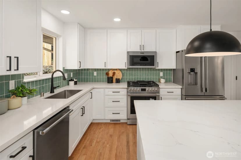 Property photo for 1704 Ne 68th Street, Seattle photo 9