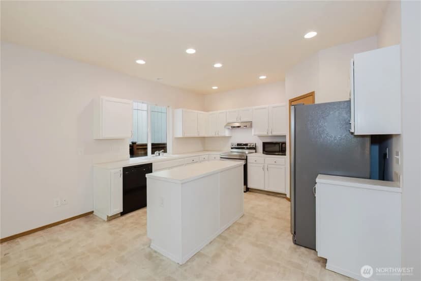 Property photo for 3004 Ne Yale Way, Bremerton photo 8
