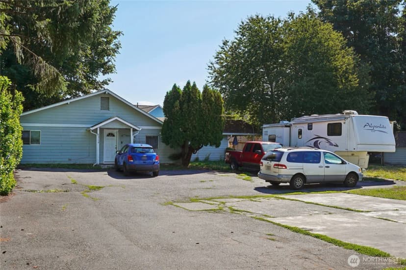 Property photo for 23704 112th Avenue Se, Kent photo 9