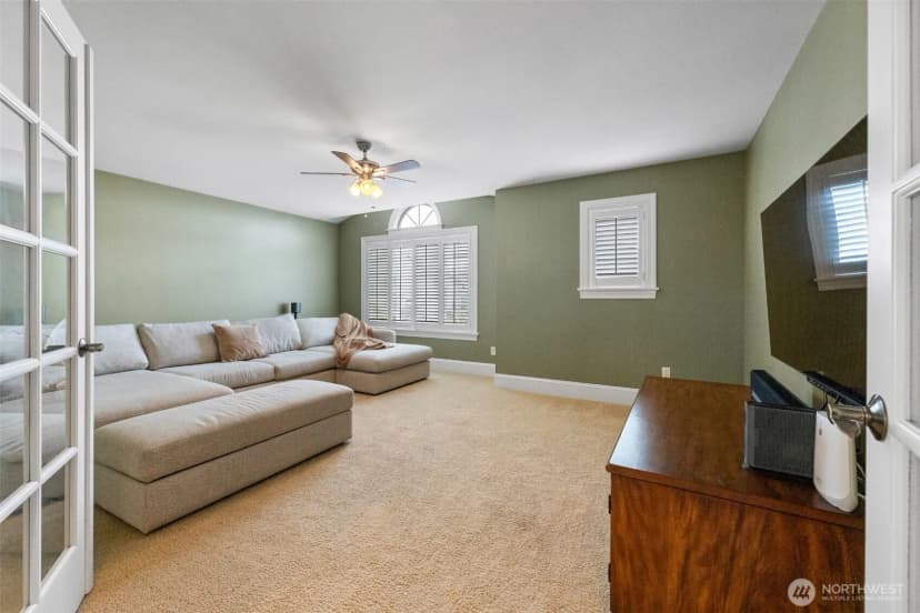 Property photo for 810 Lincoln Avenue Se, Renton photo 18