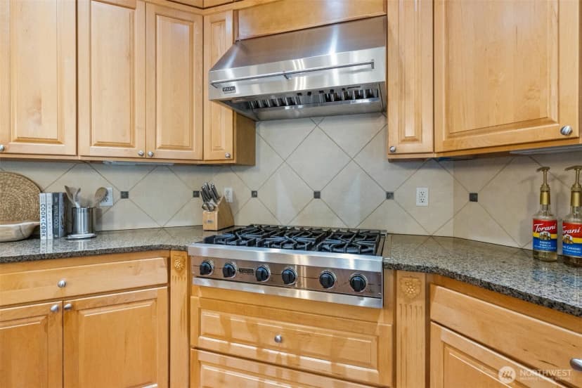 Property photo for 810 Lincoln Avenue Se, Renton photo 7