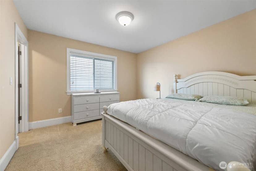 Property photo for 810 Lincoln Avenue Se, Renton photo 27