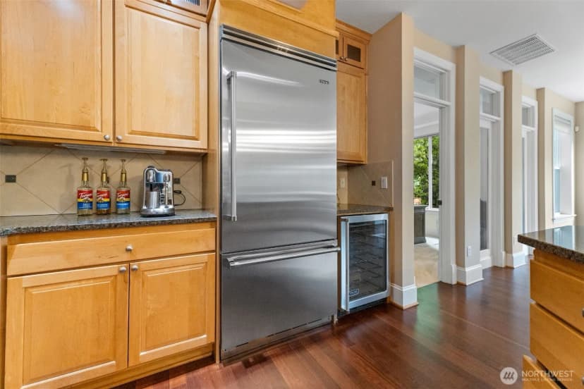 Property photo for 810 Lincoln Avenue Se, Renton photo 6