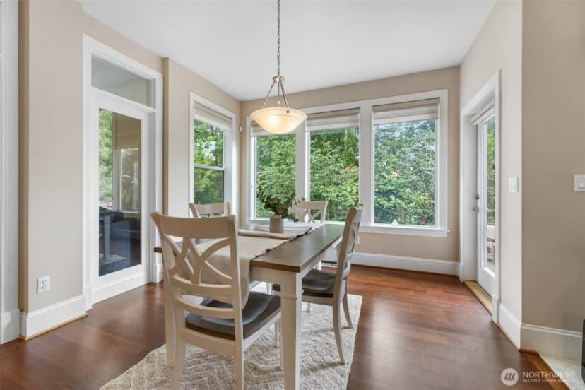 Property photo for 810 Lincoln Avenue Se, Renton photo 12