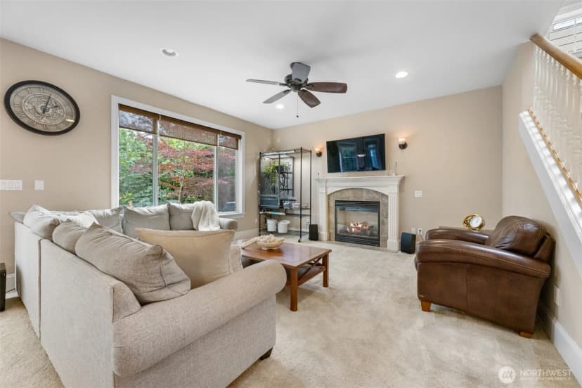 Property photo for 810 Lincoln Avenue Se, Renton photo 10