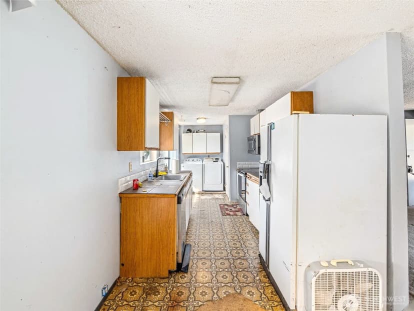 Property photo for 25105 12th Avenue S, Des Moines photo 5