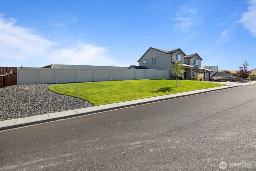 Property photo for 4019 Queen Street, West Richland photo 3
