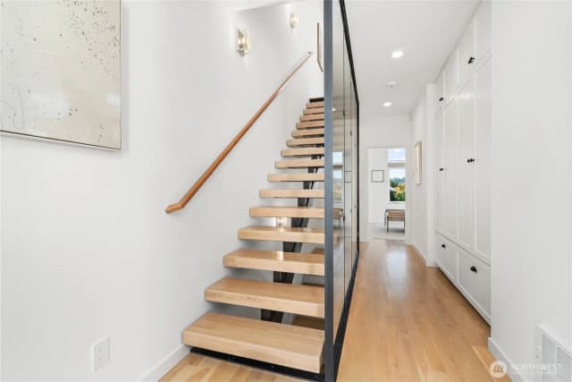 Property photo for 2357 Yale Avenue E #b, Seattle photo 3