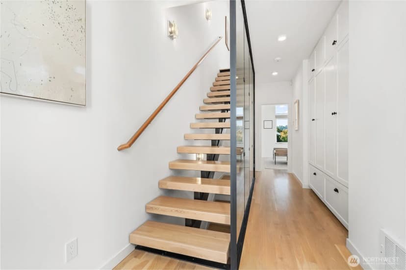 Property photo for 2357 Yale Avenue E #b, Seattle photo 3