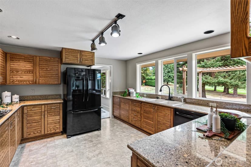 Property photo for 3409 Saint Andrews Court Ne, Tacoma photo 11
