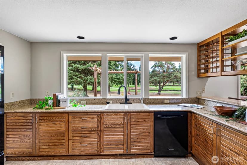 Property photo for 3409 Saint Andrews Court Ne, Tacoma photo 10