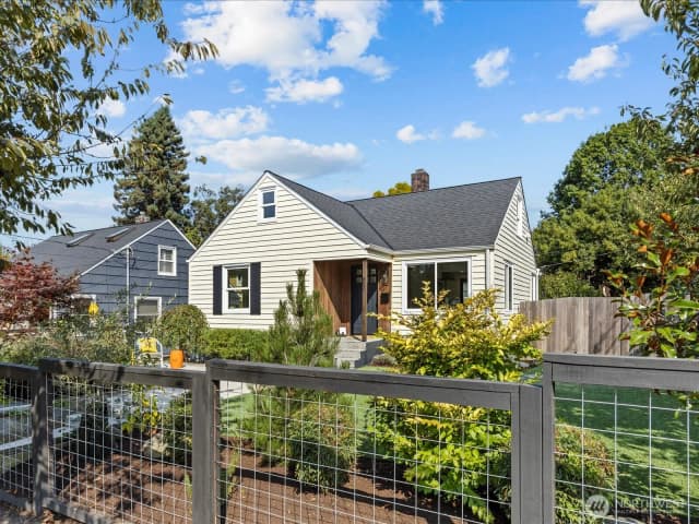 Property photo for 602 Nw 49th Street, Seattle photo 2