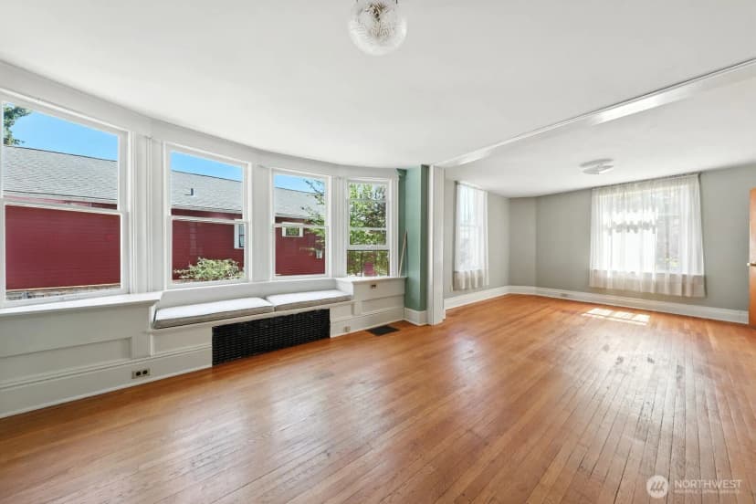 Property photo for 136 N 77th Street, Seattle photo 6
