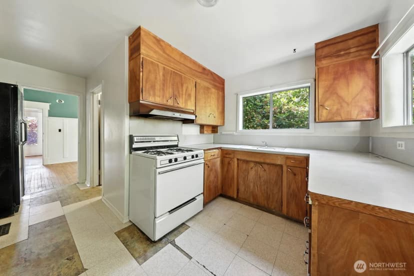 Property photo for 136 N 77th Street, Seattle photo 10