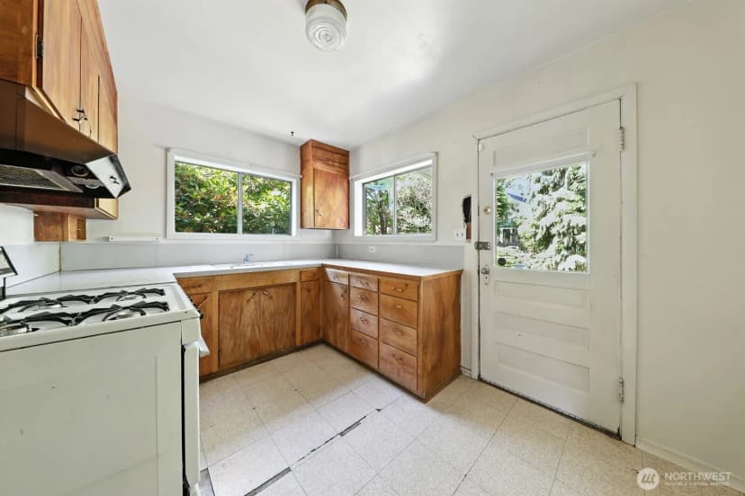 Property photo for 136 N 77th Street, Seattle photo 11