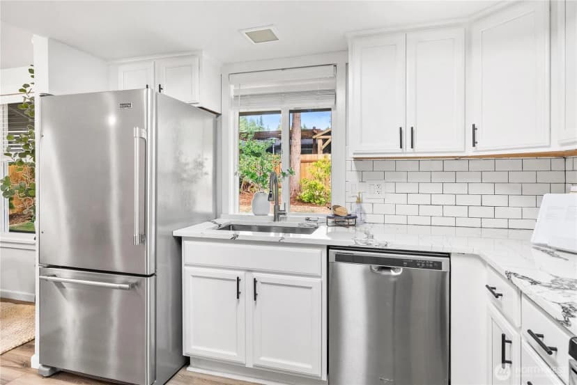 Property photo for 1810 Thornton Street Nw, Olympia photo 8