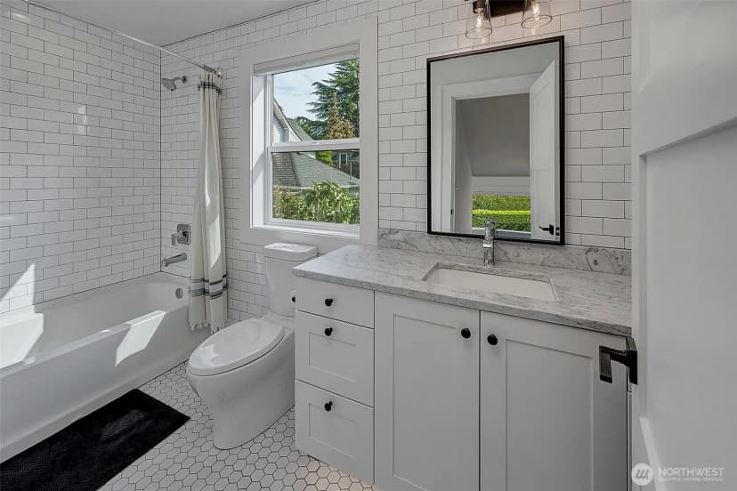 Property photo for 2137 7th Avenue W, Seattle photo 17
