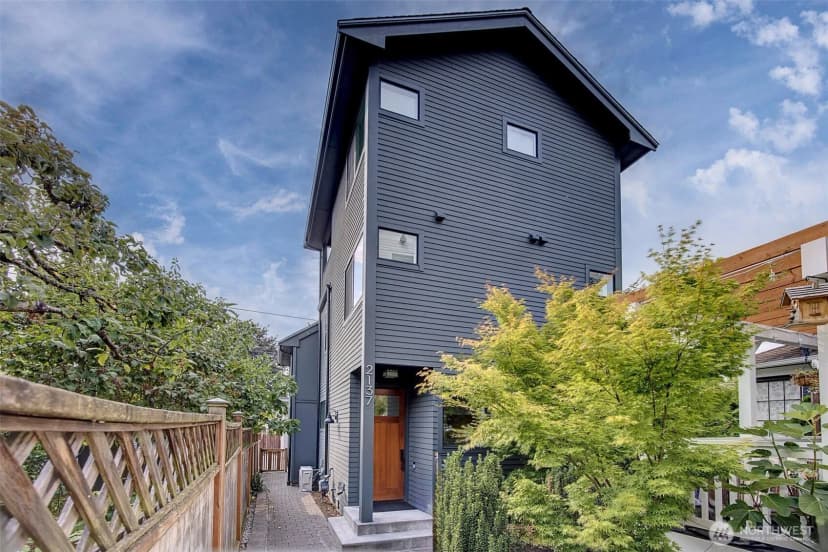 Property photo for 2137 7th Avenue W, Seattle photo 27