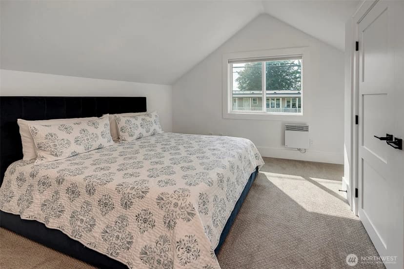 Property photo for 2137 7th Avenue W, Seattle photo 15