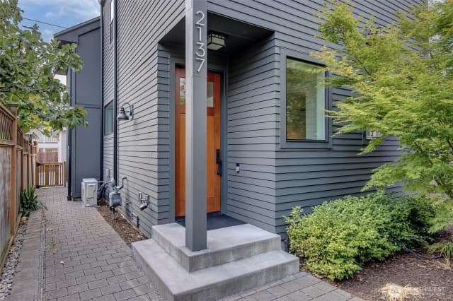 Property photo for 2137 7th Avenue W, Seattle photo 2