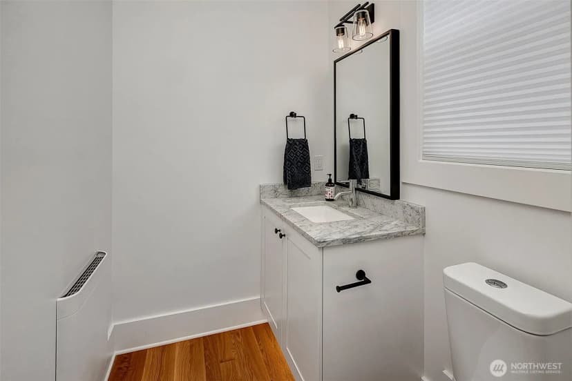 Property photo for 2137 7th Avenue W, Seattle photo 14