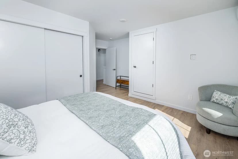 Property photo for 12029 40th Avenue Ne #c, Seattle photo 16