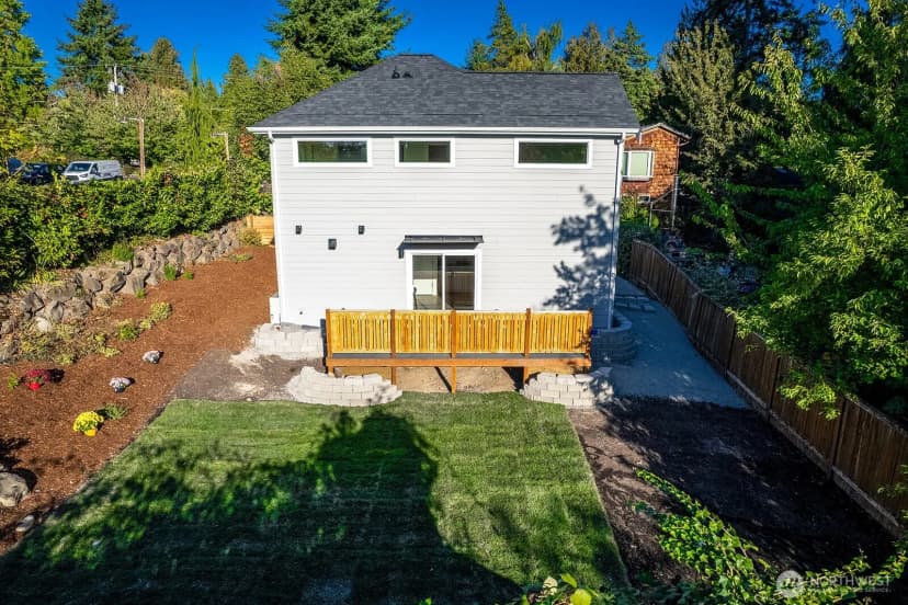 Property photo for 12029 40th Avenue Ne #c, Seattle photo 31