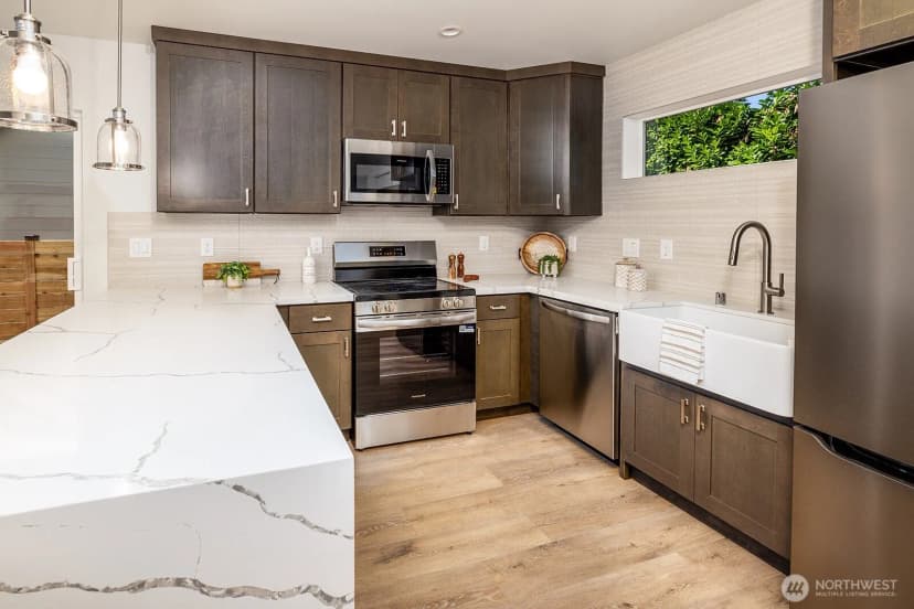 Property photo for 12031 40th Avenue Ne #b, Seattle photo 6
