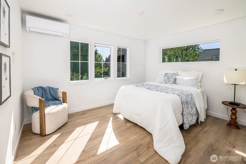 Property photo for 12031 40th Avenue Ne #b, Seattle photo 10