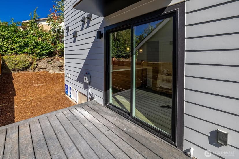 Property photo for 12031 40th Avenue Ne #b, Seattle photo 14