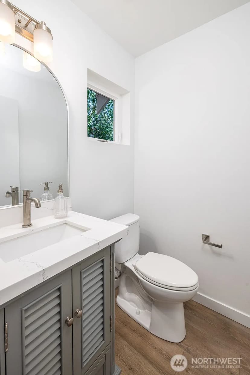 Property photo for 12031 40th Avenue Ne #b, Seattle photo 8