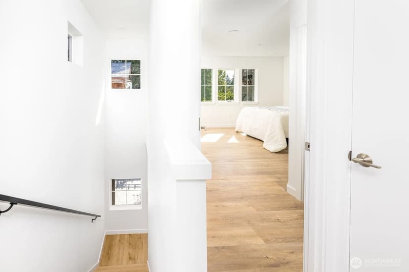 Property photo for 12031 40th Avenue Ne #b, Seattle photo 9
