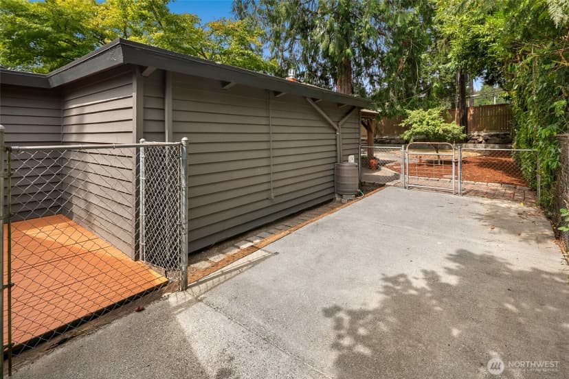 Property photo for 10404 Ne 131st Street, Kirkland photo 24