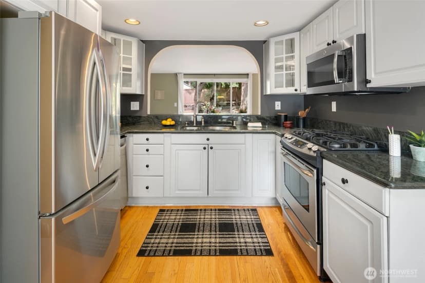 Property photo for 10404 Ne 131st Street, Kirkland photo 6