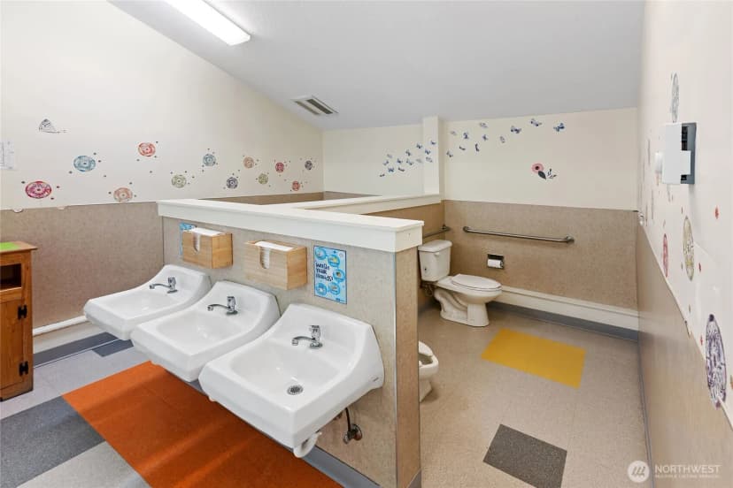 Property photo for 502 Cave Avenue Ne, Bainbridge Island photo 9