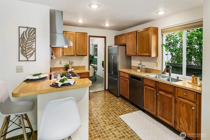 Property photo for 18008 25th Avenue Ne, Lake Forest Park photo 10