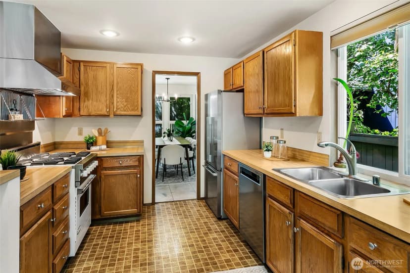 Property photo for 18008 25th Avenue Ne, Lake Forest Park photo 11
