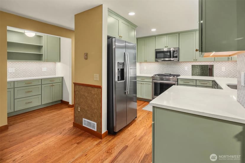 Property photo for 8412 200th Street Sw, Edmonds photo 10
