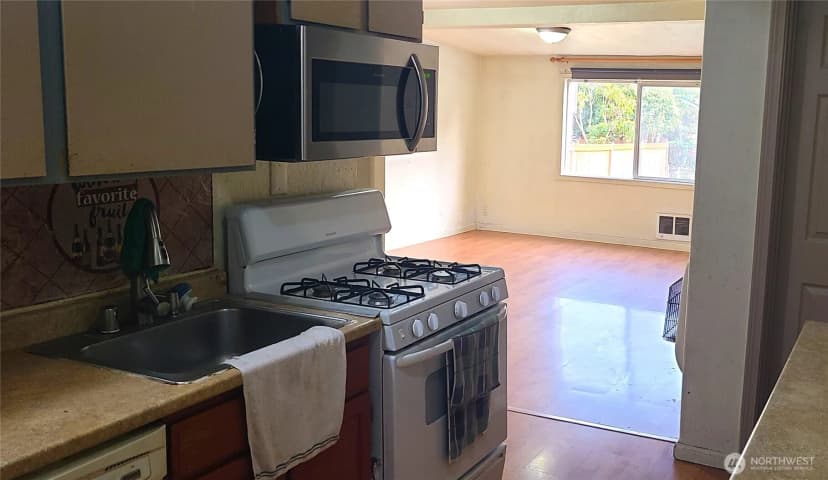 Property photo for 529 N 103rd Street, Seattle photo 15