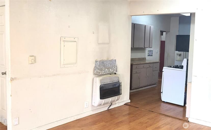 Property photo for 529 N 103rd Street, Seattle photo 21
