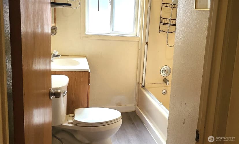 Property photo for 529 N 103rd Street, Seattle photo 12