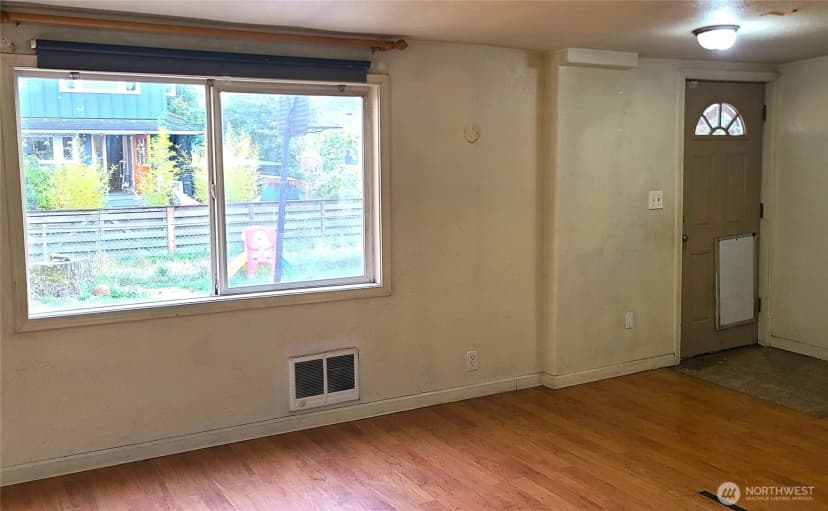 Property photo for 529 N 103rd Street, Seattle photo 19