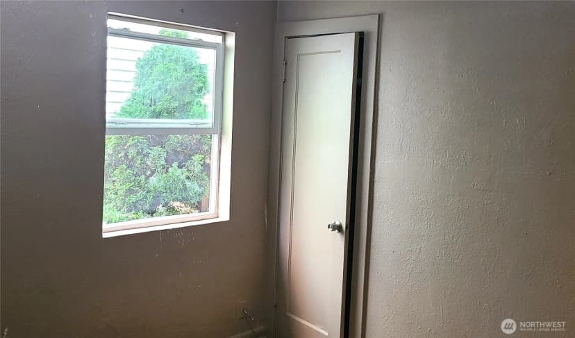 Property photo for 529 N 103rd Street, Seattle photo 10