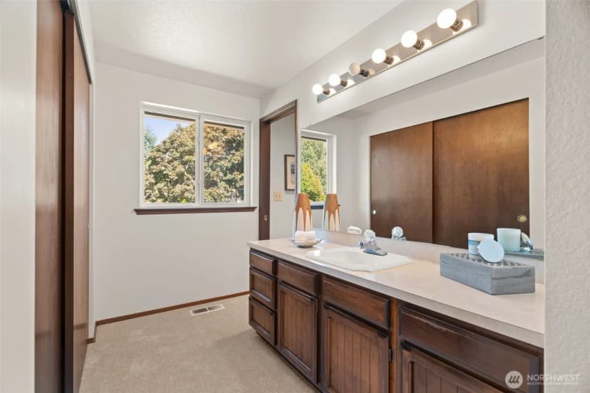 Property photo for 10526 237th Place Sw, Edmonds photo 17