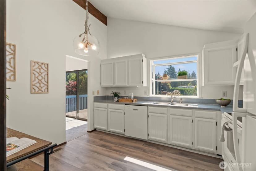 Property photo for 10526 237th Place Sw, Edmonds photo 14