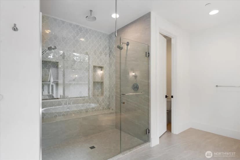 Property photo for 10924 Se 24th Place, Bellevue photo 25