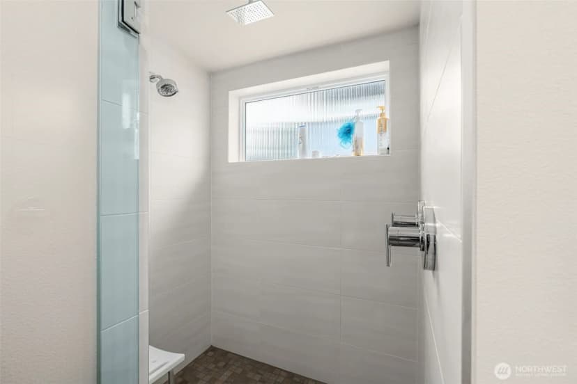 Property photo for 5915 Fauntleroy Way Sw #d, Seattle photo 17